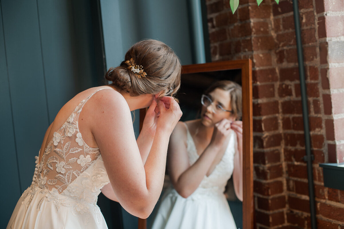 catholic-wedding-summer-indianapolis-indiana-st-johns-indy-catholic-church-34