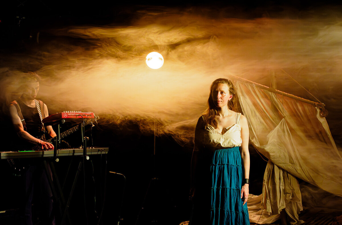 MATTEA Idée originale, interprétation Alexandra Lacour : texte Laura Léoni : mise en scène Sébastien Bonnabel : concept musical et sonore Alexandra Lacour, Ulysse Chaffin_4080056-Enhanced-NR