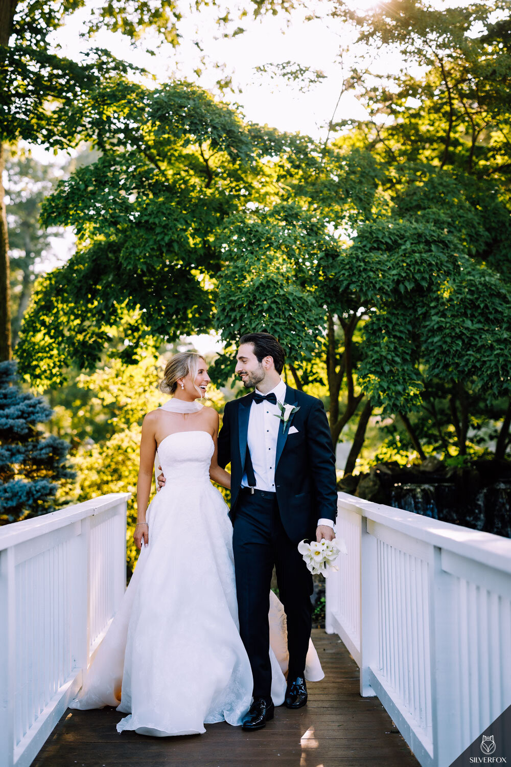 couple-wedding-day-picture