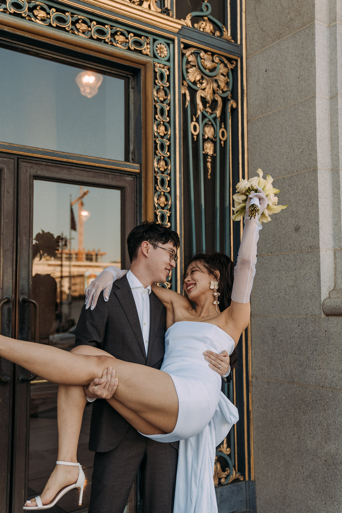 Joyce Li Photography Destination Wedding Elopement Engagement Lifestyle Portrait Photographer West Coast Seattle Washington California sfcityhallelopement-63
