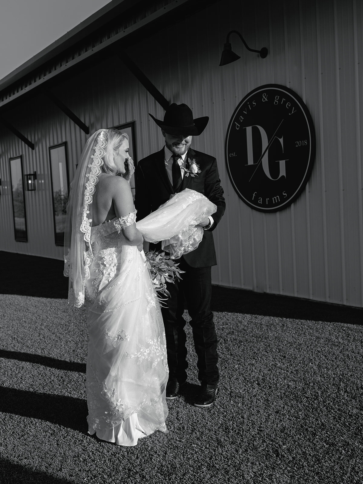 2025-10-11_DykesWeddingPreviews_MollyMurphyPhotography-65