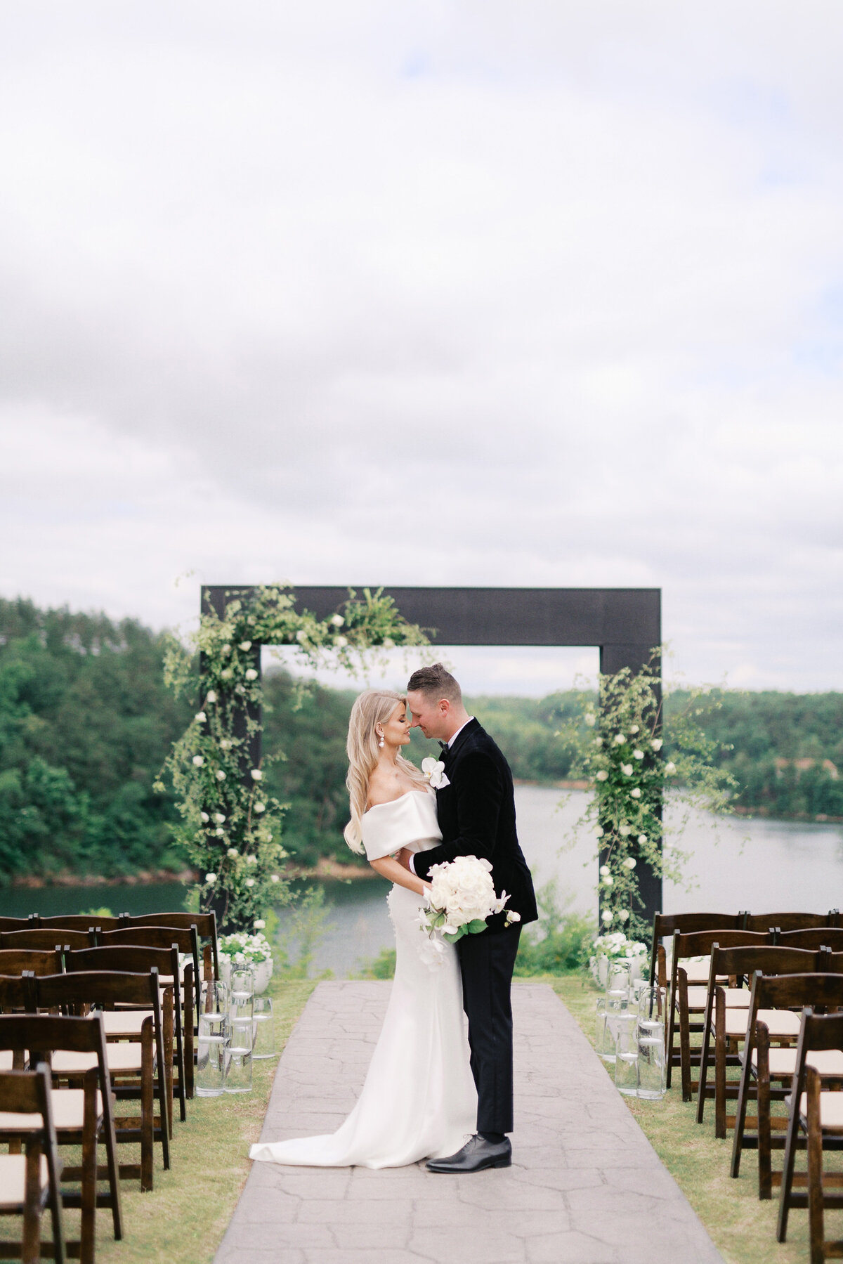 Barn at Smith Lake Wedding Photographer-52