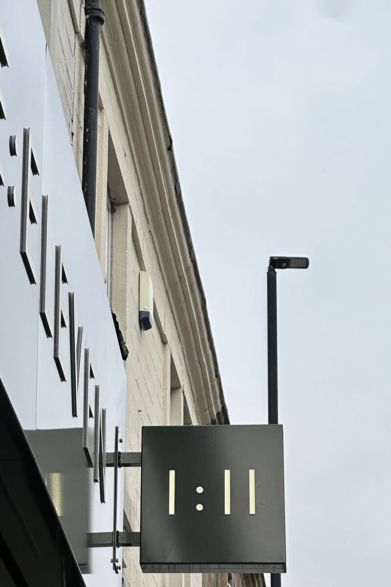 ellis-signs-folded-aluminium-projecting-sign-newcastle-gateshead-north-east