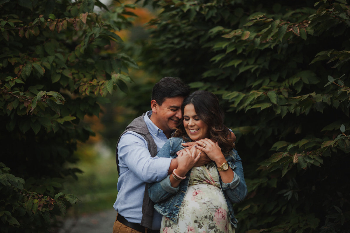 21Maryland-Outdoor-Maternity-Cylburn-Arboretum-Floral-Dress-Couple-Fall