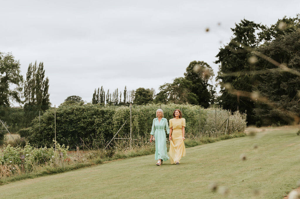 Issy-and-Bella-Floral-Design-Wedding-Florist-Herefordshire-Broadfield-Court-j&N38