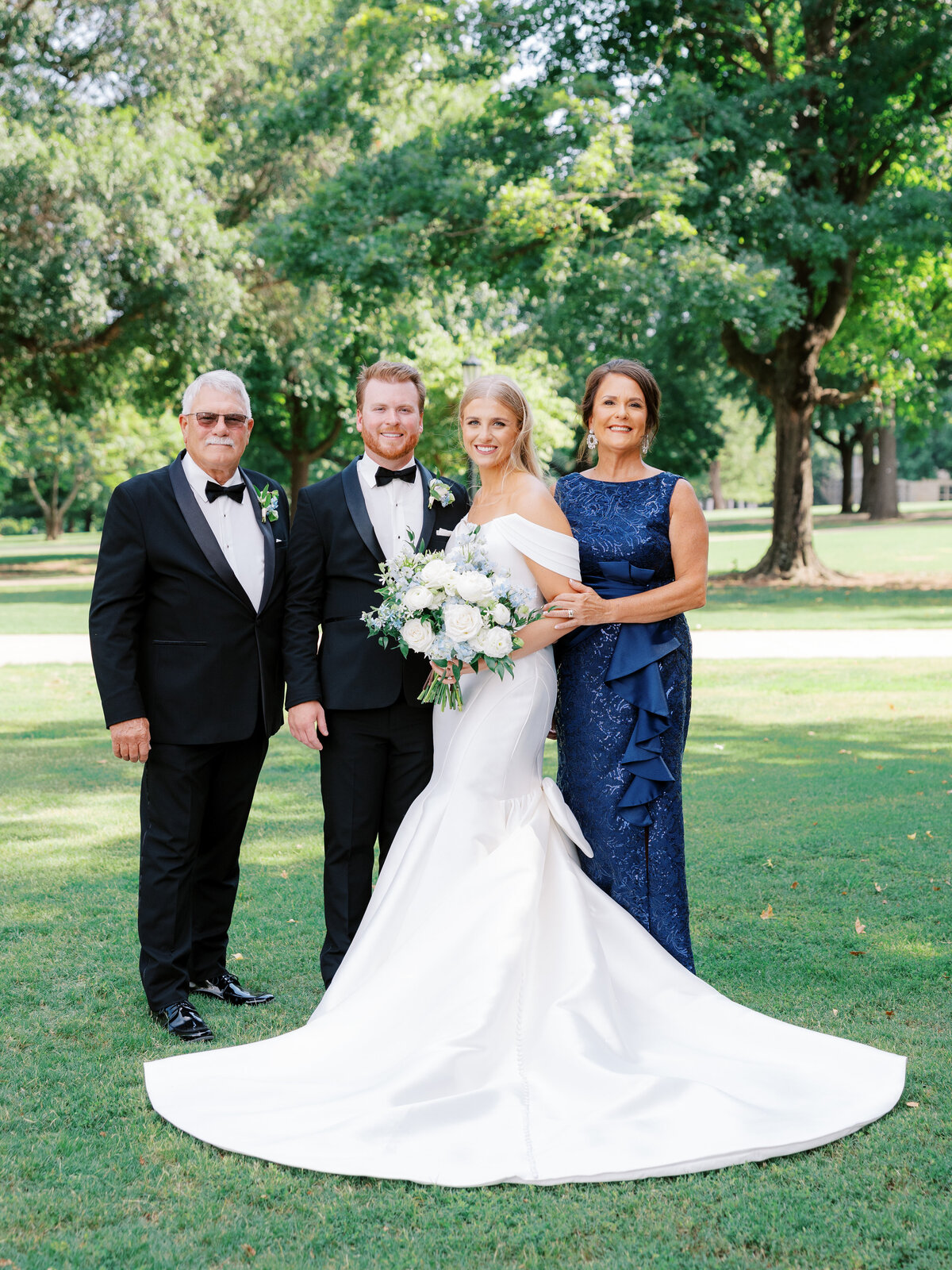 Arkansas Inn at Carnall Hall Wedding | Shalae Byrd-46