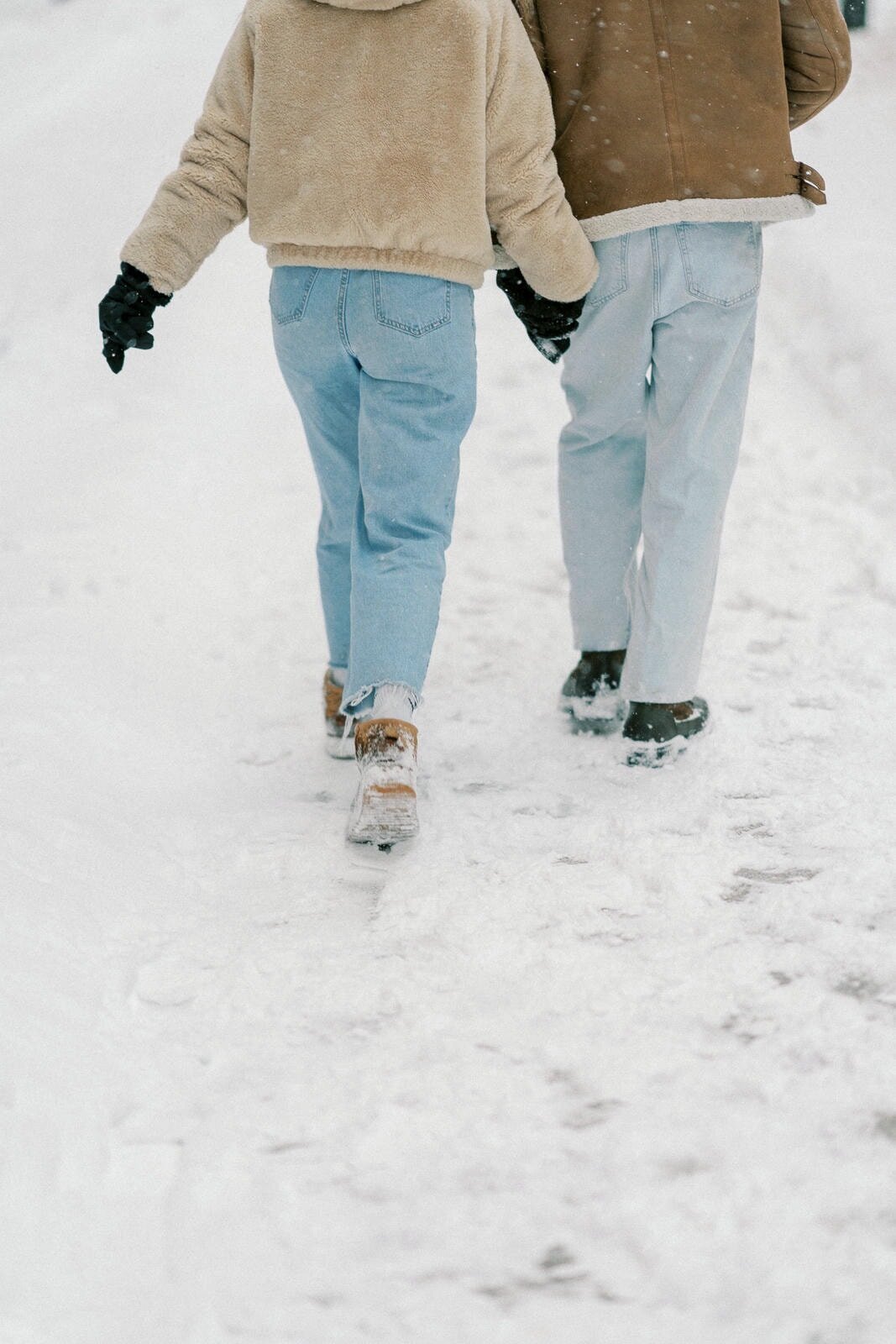 E10-Winter-snowy-engagement-photoshoot-in-Toronto-Zhan-and-Tina-2025-02-16-2500px-1062