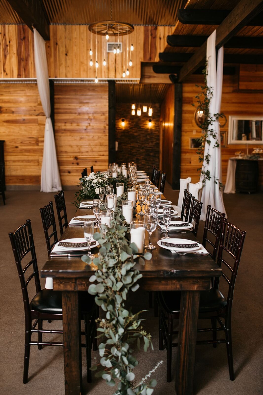 Wedding reception table at Club Lake Plantation in Apopka, Fl