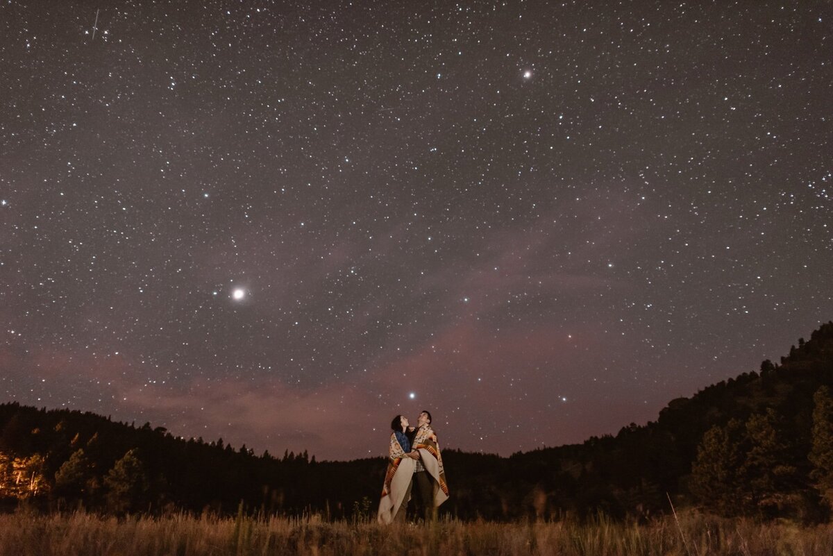 Couples photos under the stars in Estes Park, Colorado