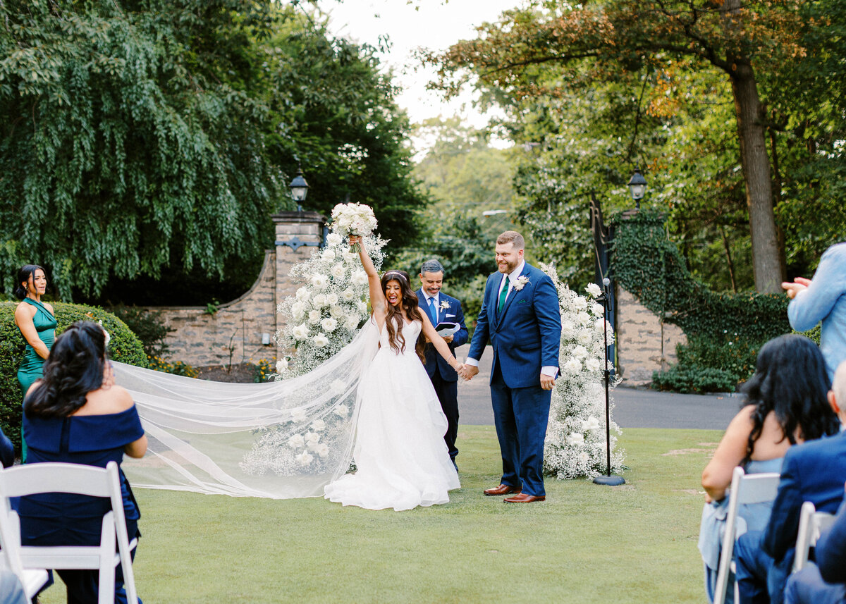 Huntingdon-Valley-Country-Club-Wedding-Outdoor-Ceremony-Photos_086