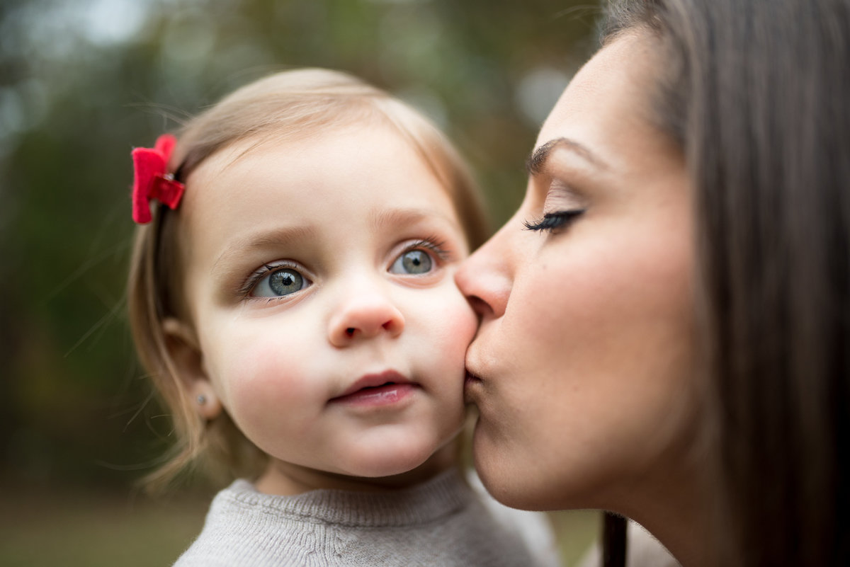 mom-kissing-daughter-portrait