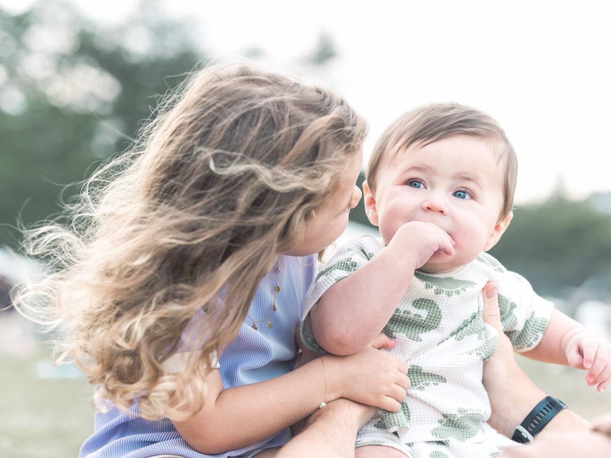 sister-and-baby-closeup-family-photographer-sydney-natural-light