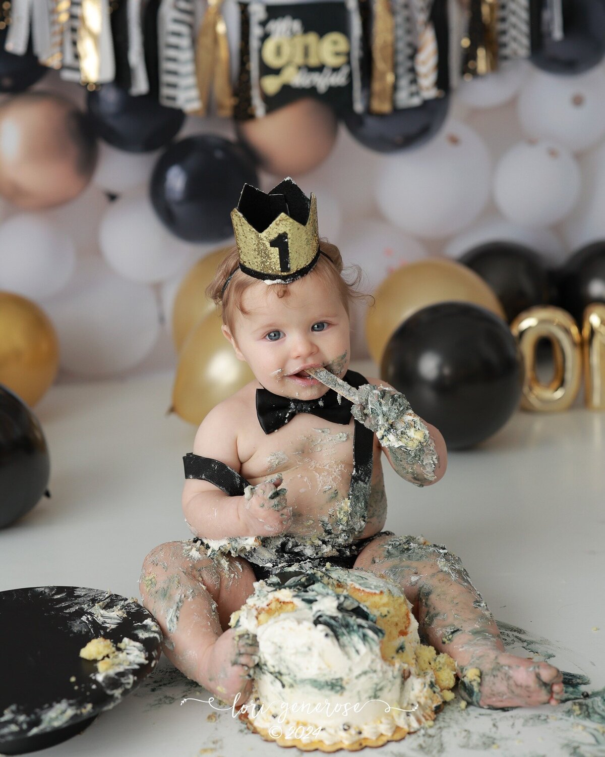 lehigh-valley-photographer-lori-generose-lg-photography-first-birthday-cake-smash-boy-saylorsburg-pa