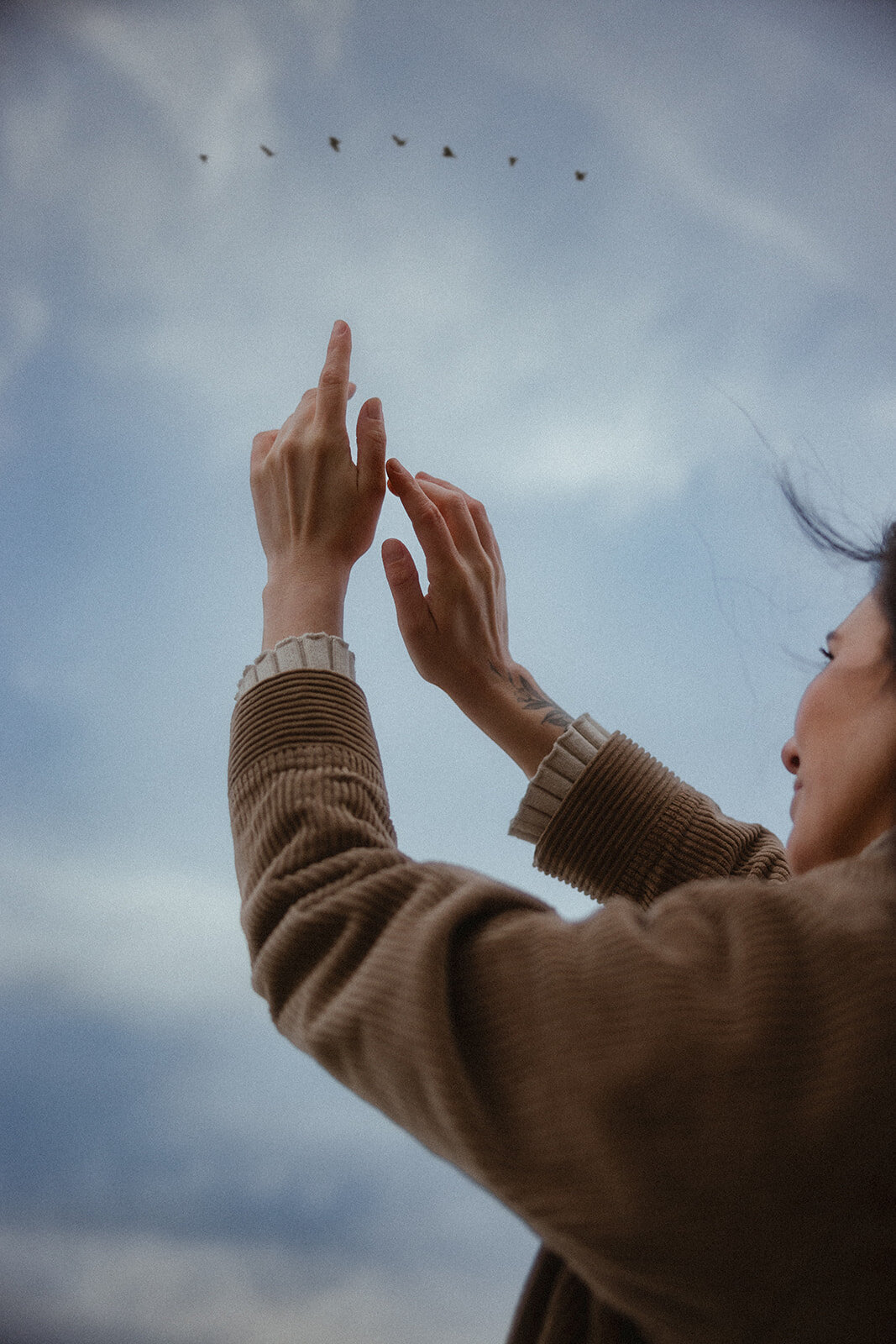 cinematic-portrait-hands