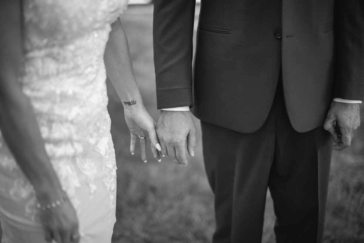 sarah-oberheim-photography-best-st-louis-wedding-photographer-near-me-wright-city-wedding-photographer-cedar-lake-cellars-wedding-photographer6