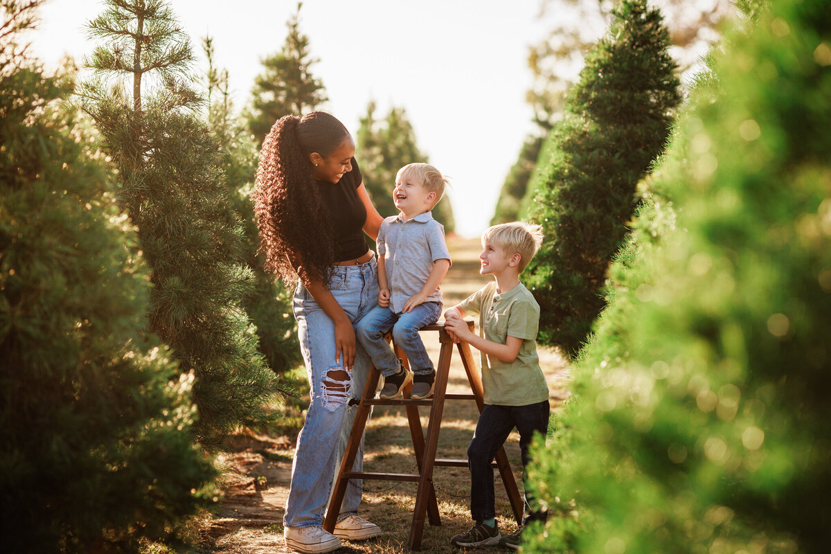 NWA family photographer, Northwest Arkansas best family photography, family portraits near me, professional family photos, family photography packages
