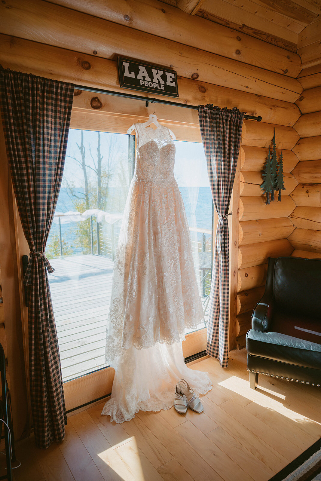Cabin with dress