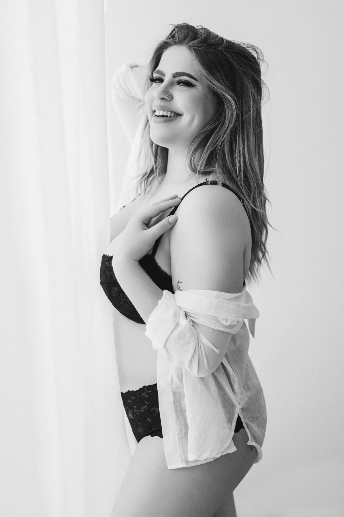 Looking for luxury boudoir sessions near you? Leslie Q Photography offers glamorous makeovers, custom lingerie, and empowering portraits designed to showcase your beauty. Serving New Carlisle, South Bend, and surrounding areas with sensual, high-quality photography.