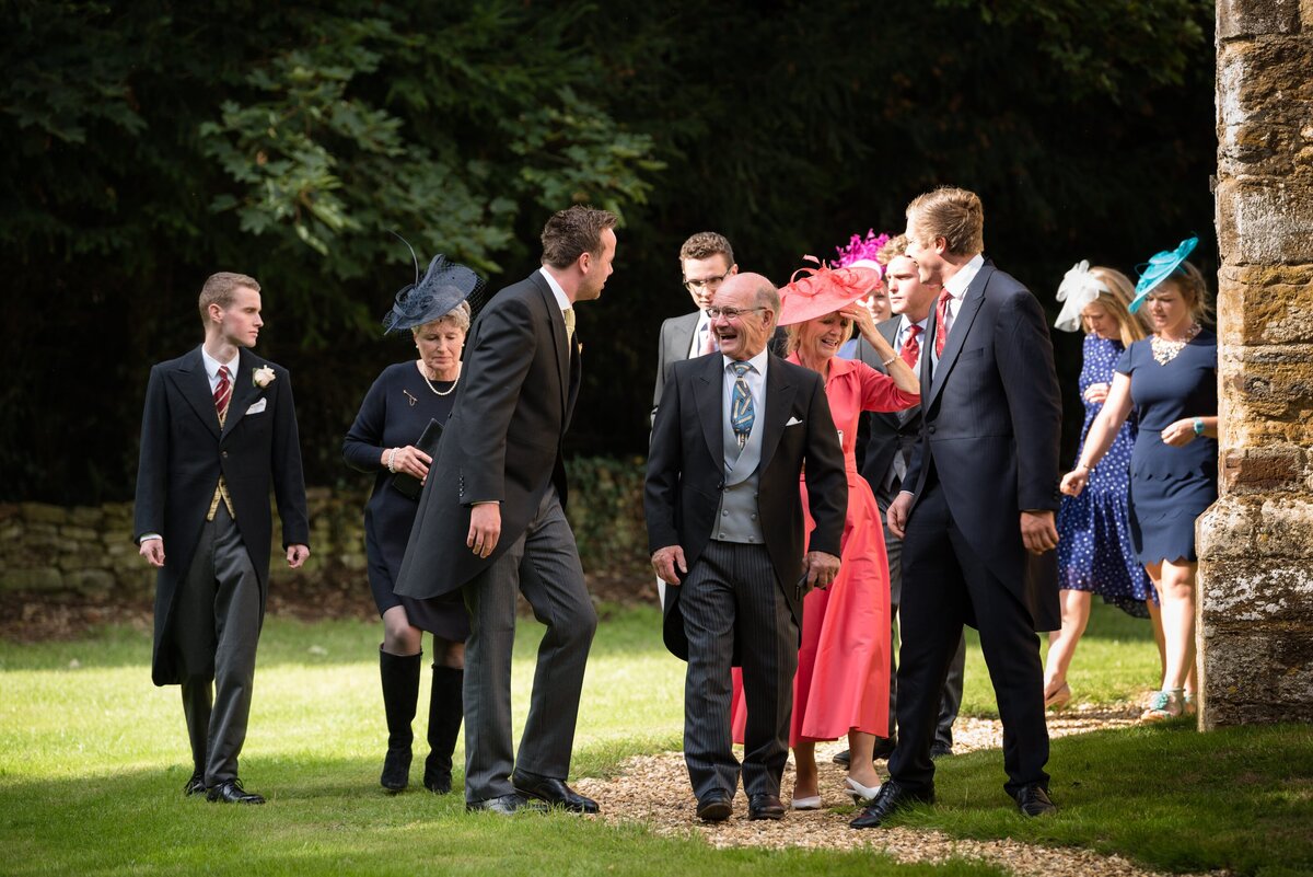 Two-wedding-photographer-team-1036