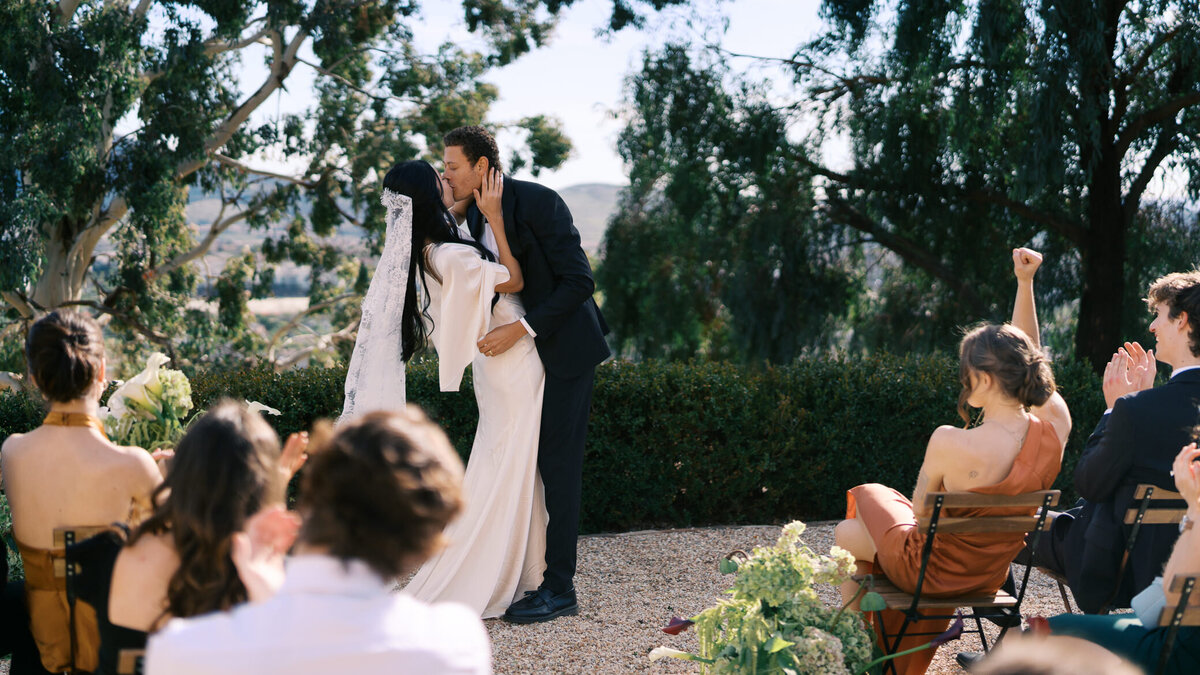 micro-wedding-first-kiss-dip-cream-dress