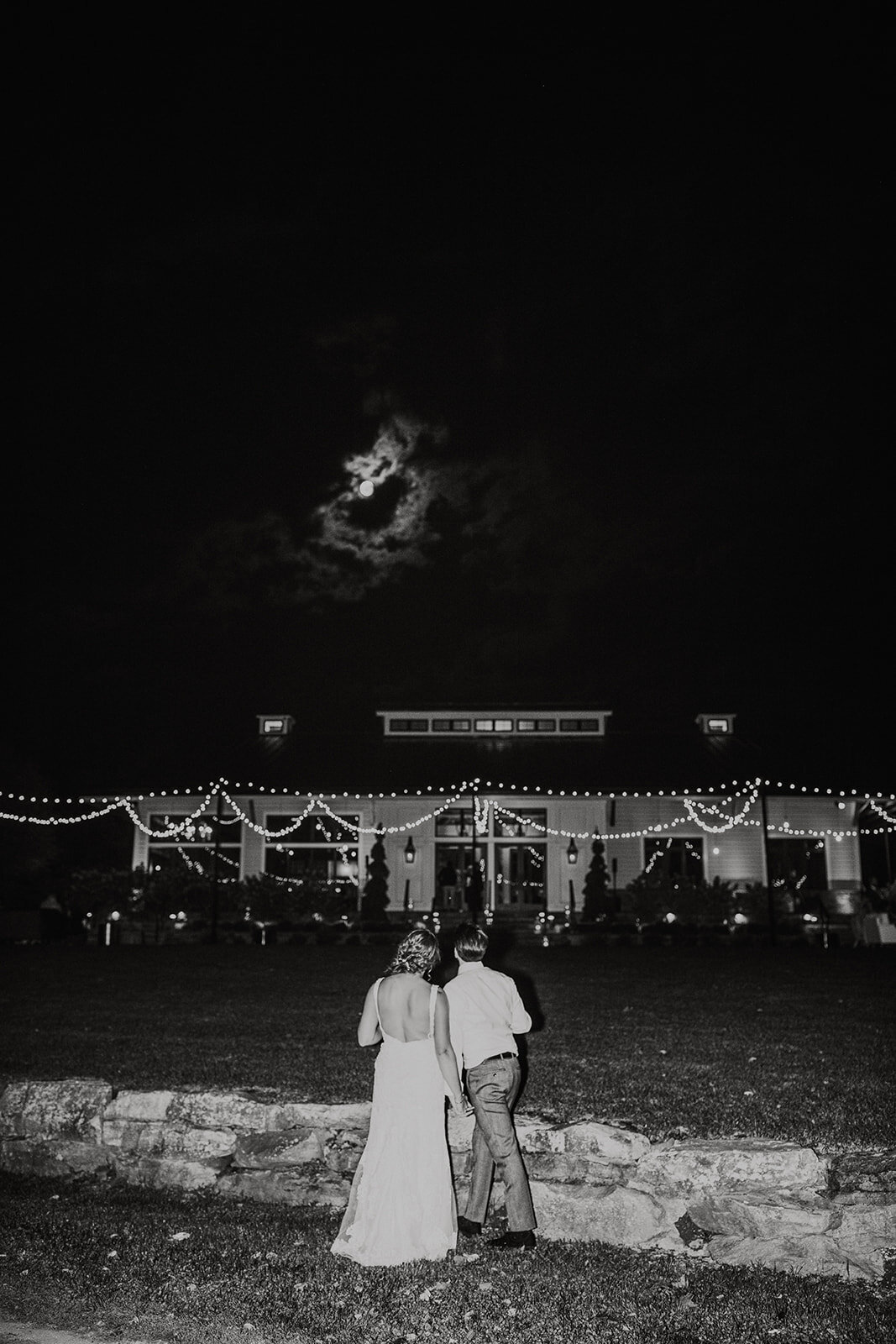 bride-groom-cedar-lakes-outside