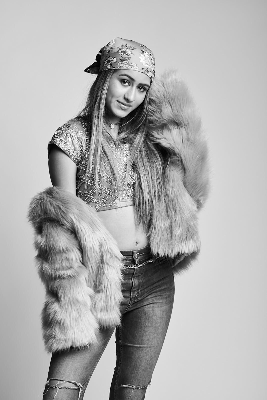 Stylish Senior Picture Photographer Captures Unique High School Portrait in Minnesota-04