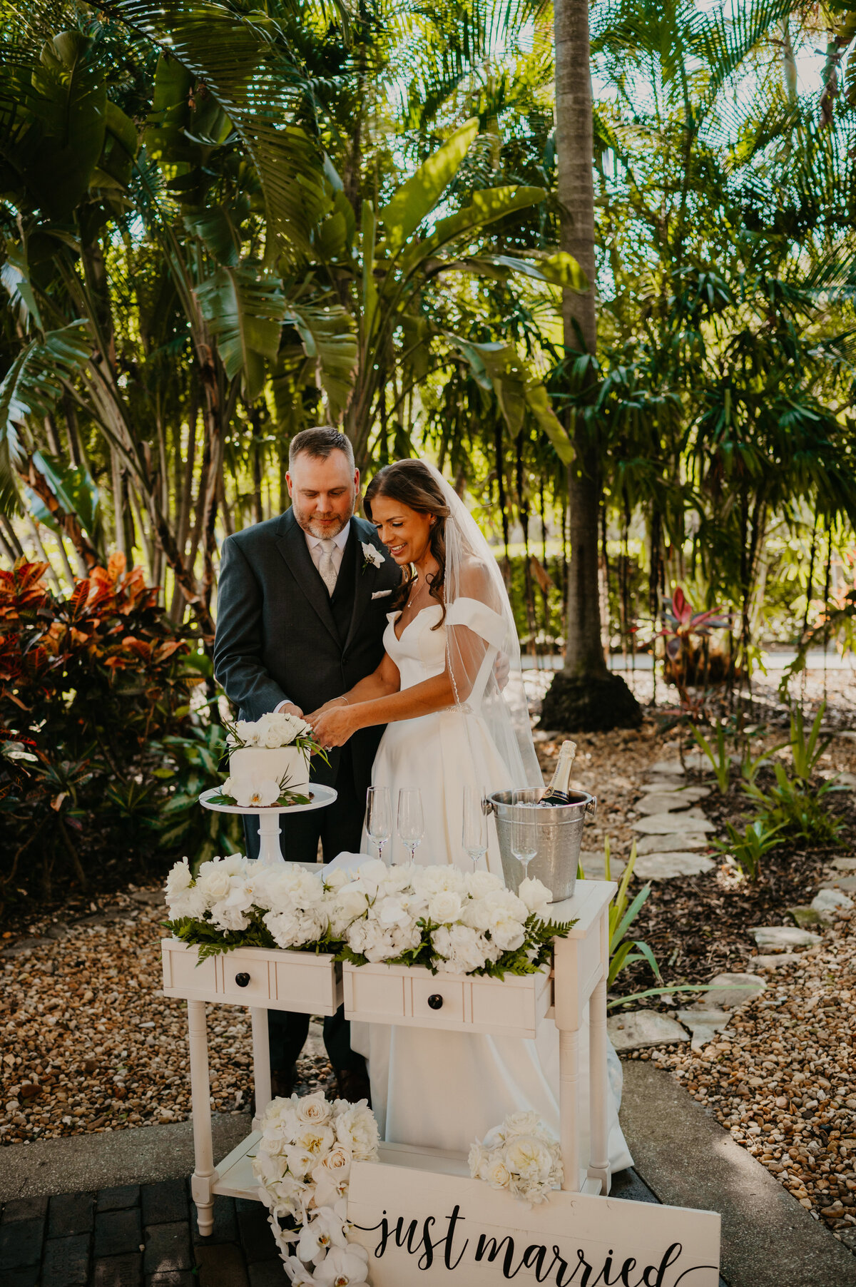 mariah-lacy-photo-the-vinoy-hotel-florida-elopement-chantilly-chic-celebrations-5