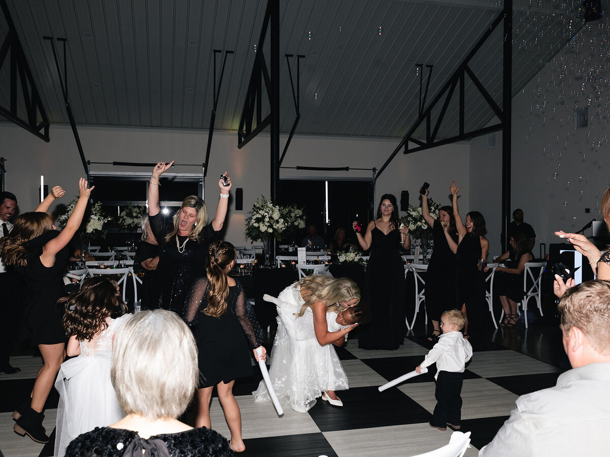 2025-10-11_DykesWeddingPreviews_MollyMurphyPhotography-126