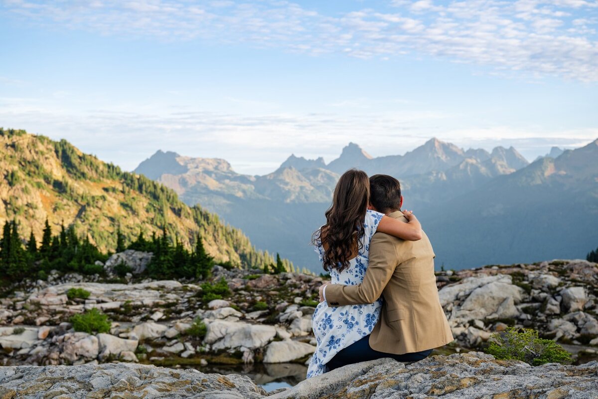 mount baker couple looking at mountains sunrise