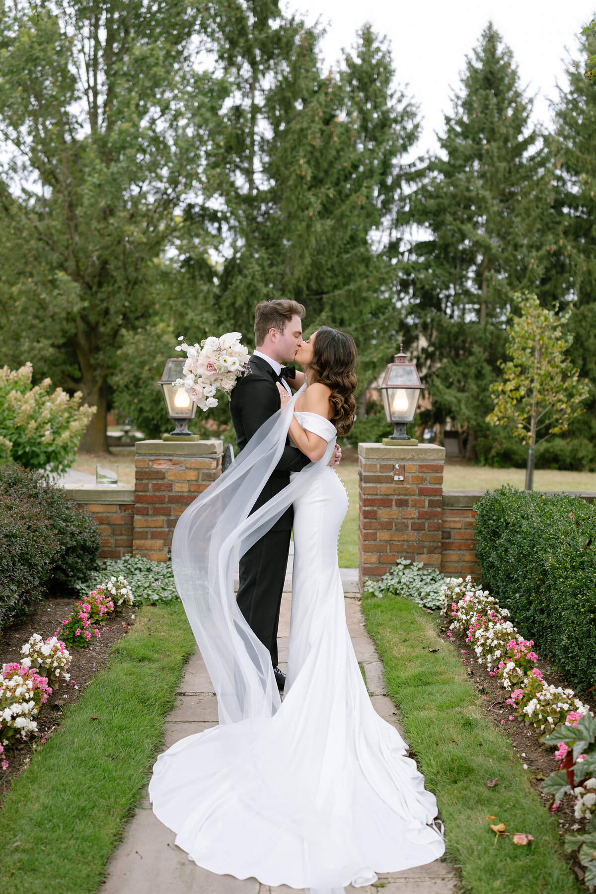 meadow_brook_hall_fall_wedding_loui_photography_michigan_wedding-15