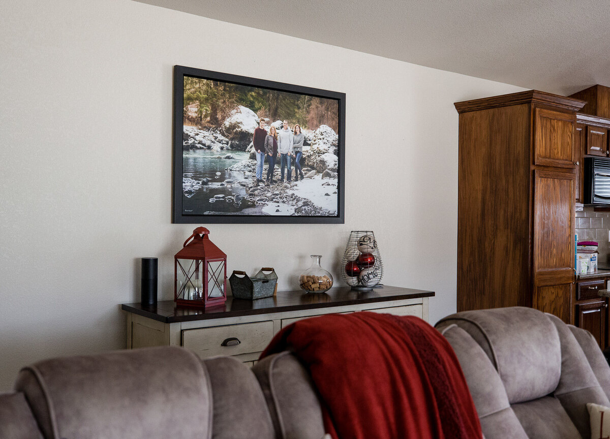 Canvases in rooms_05