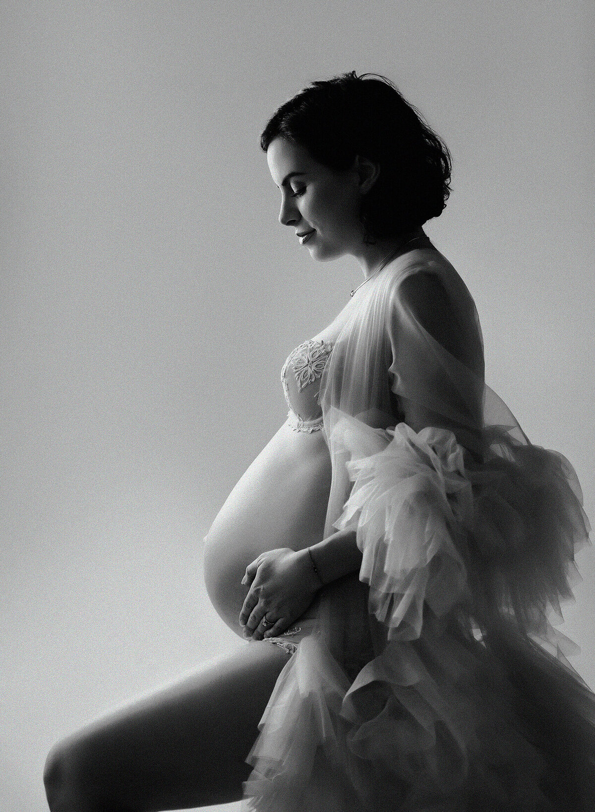 Maternity photography near me, Syracuse photographer, pregnancy, mom, baby, maternity, photoshoot, Pregnancy photos near me, Portrait photographer Syracuse, black and white
