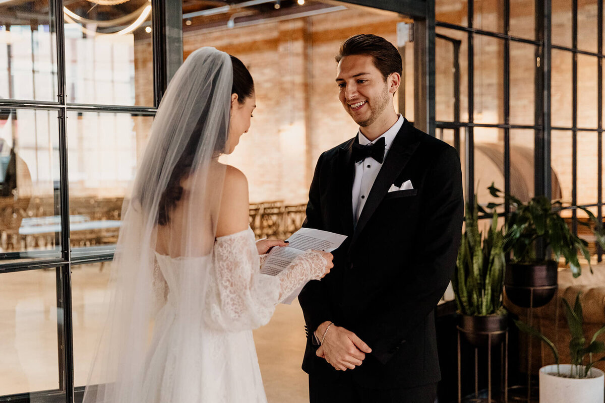 wilman-botanical-gardens-downtown-chicago-wedding-modern-002