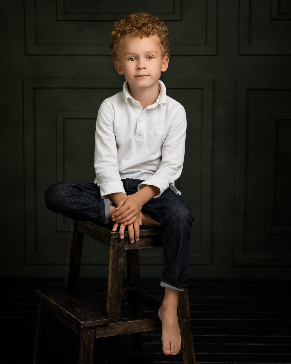 boys-portrait-posing-chair-dark