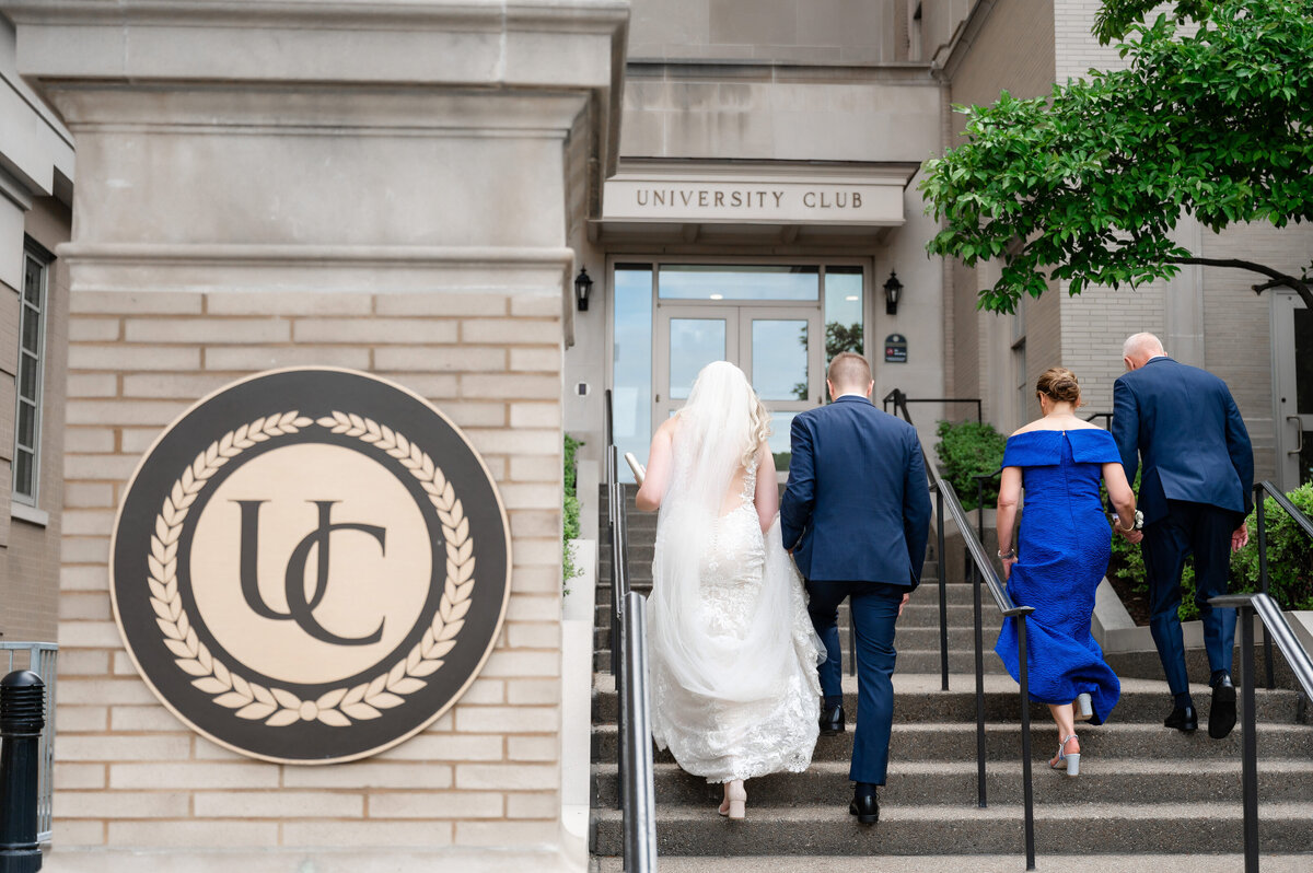 entrance to the university club at pittsburgh