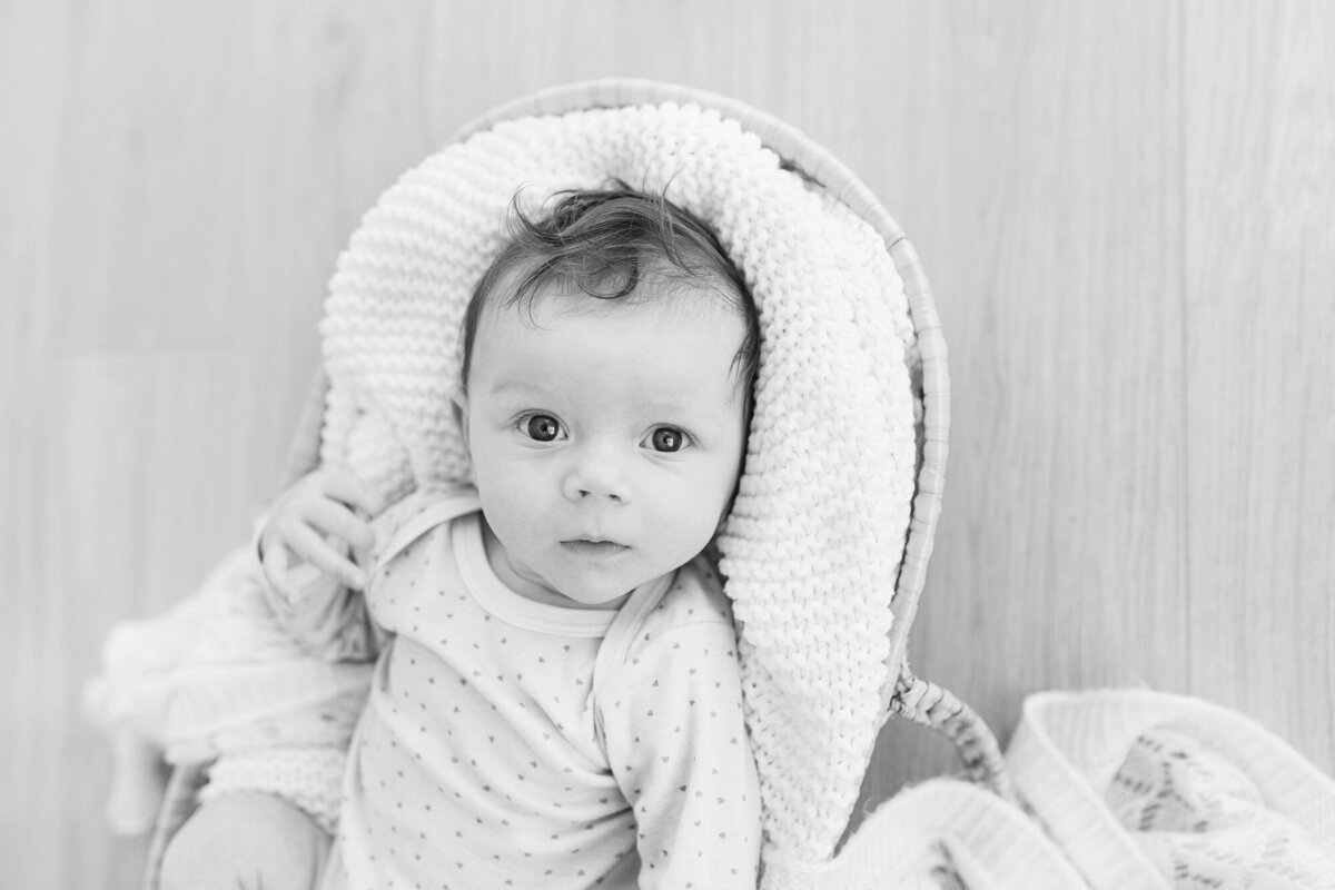 seance-photo-bebe-eveil-2-6-mois-photographe-tours-studio-entre-nous-photographie (14)