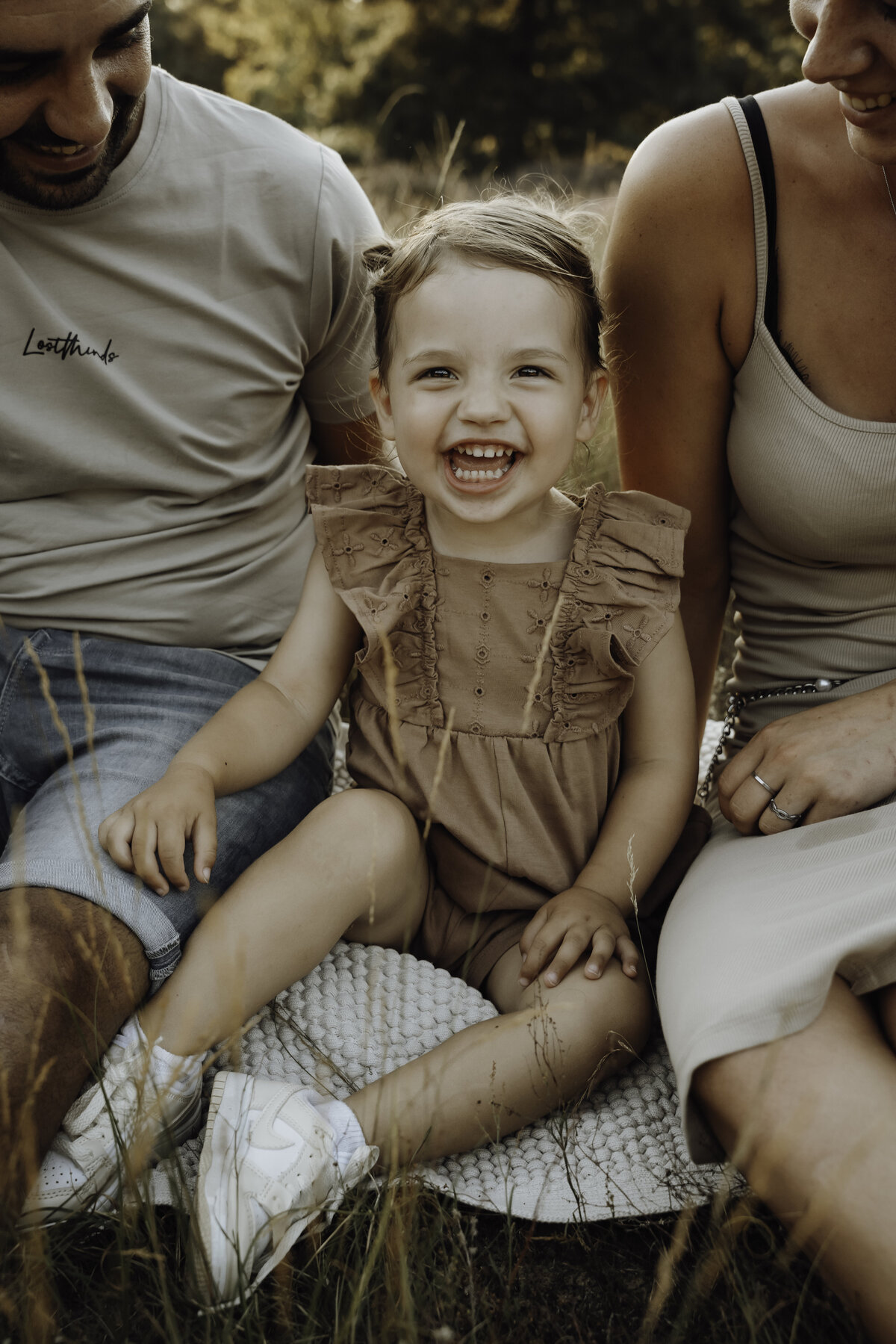 gezinsfotograaf roermond, gezinsfotograaf leudal, gezinsfotograaf haelen, gezinsfotografie limburg, gezinsfotograaf limburg, gezinsshoot leudal, gezinsshoot roermond, gezinsshoot haelen, gezinsfotograaf limburg, gezinsfotograaf brabant, spontane gezinsfoto's, spontane foto's met kinderen, spontane fotografie, gezinsfotograaf