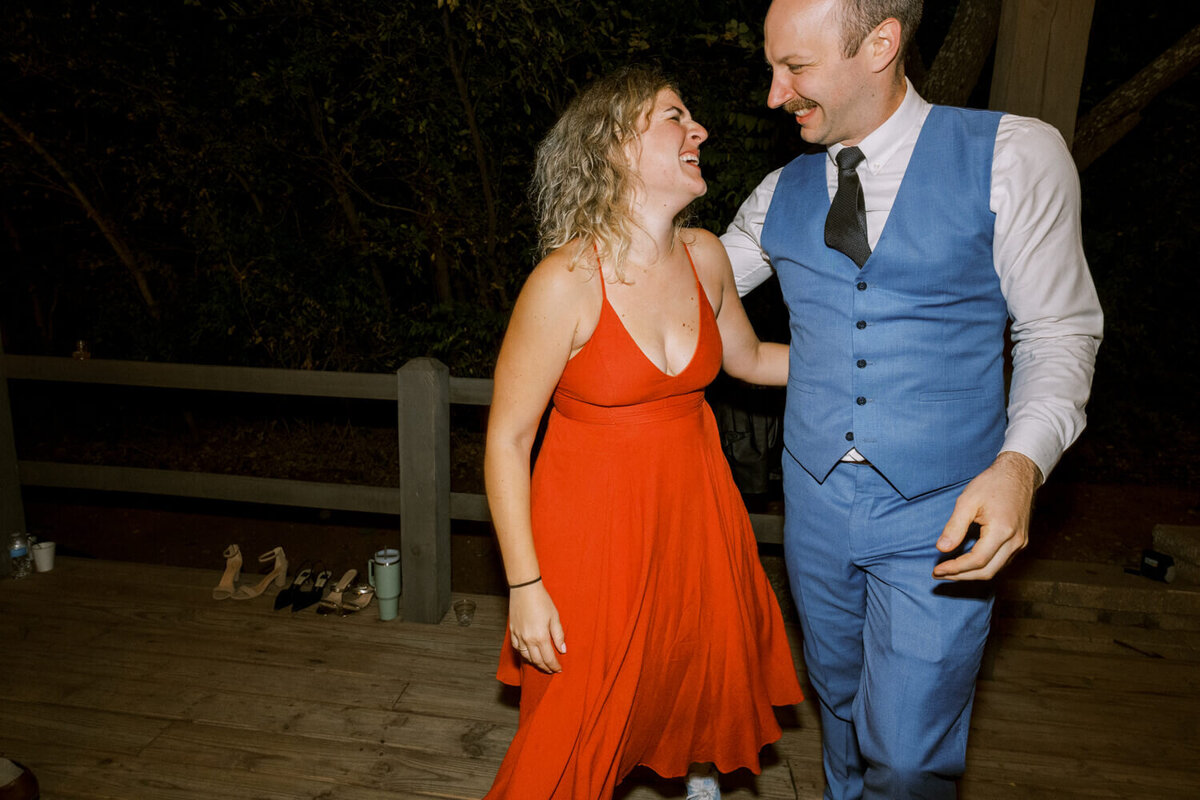 couple-exchanging-laughs