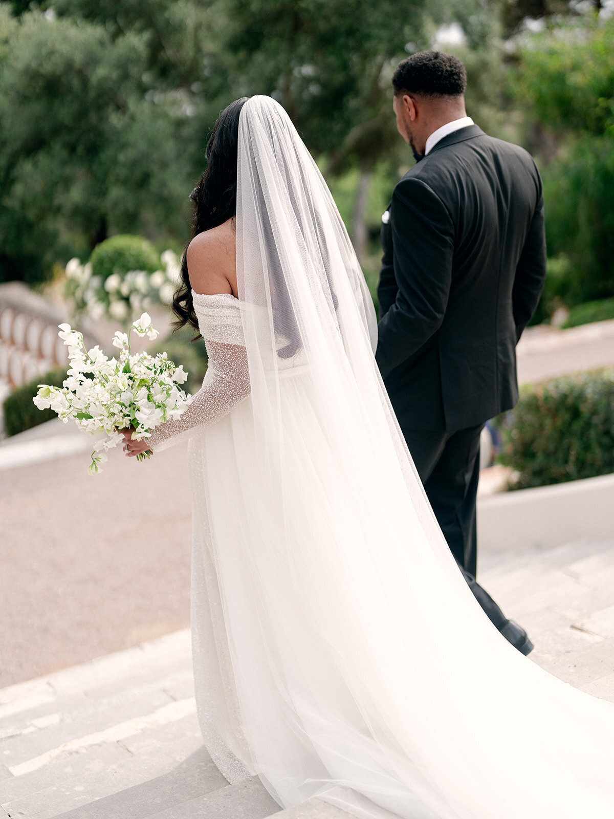 27-intimate-destination-wedding-french-riviera-with-white-flowers
