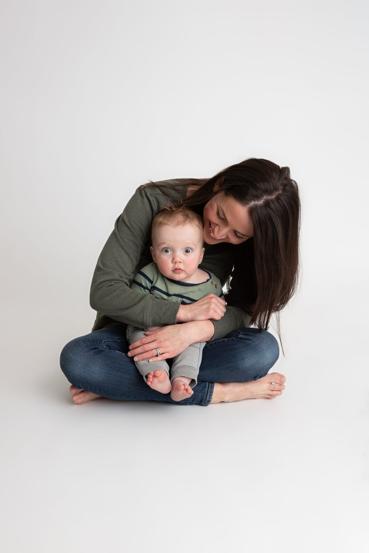 minimalist mommy and me session