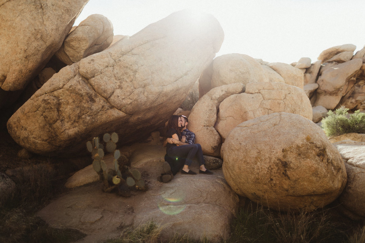 JoshuaTreeHikingEngagementPhotos-Krista&Jess-web-24