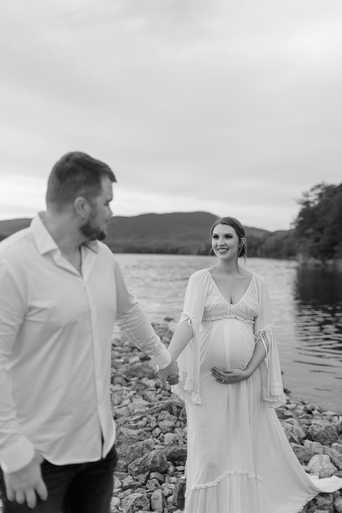 Documentary-Maternity-Session-at-Carvins-Cove-RJ-57