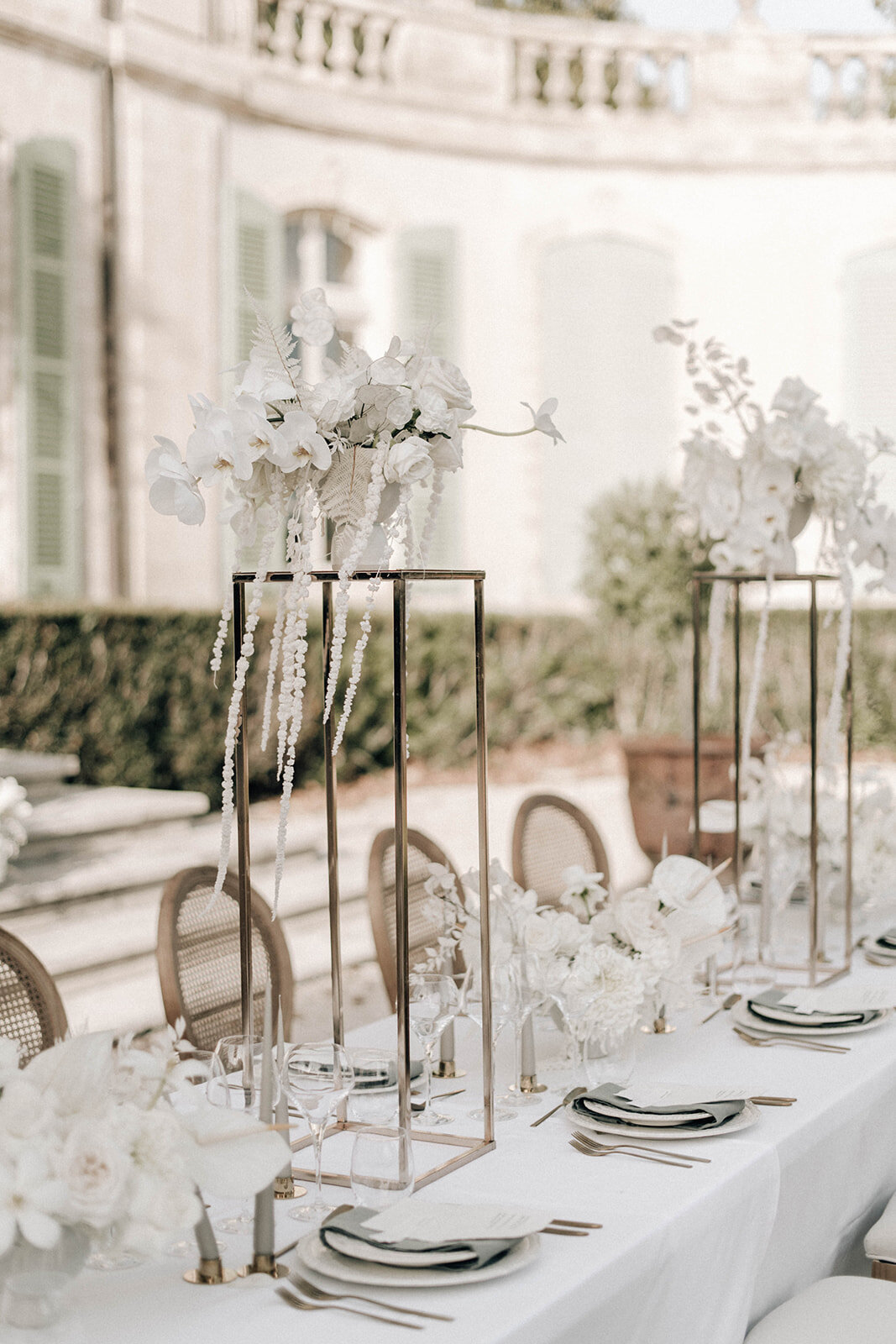 chateau-tourreau-table-weddingdesign-fleur-capucineatelierfloral-artfloral-mariage-luxueux