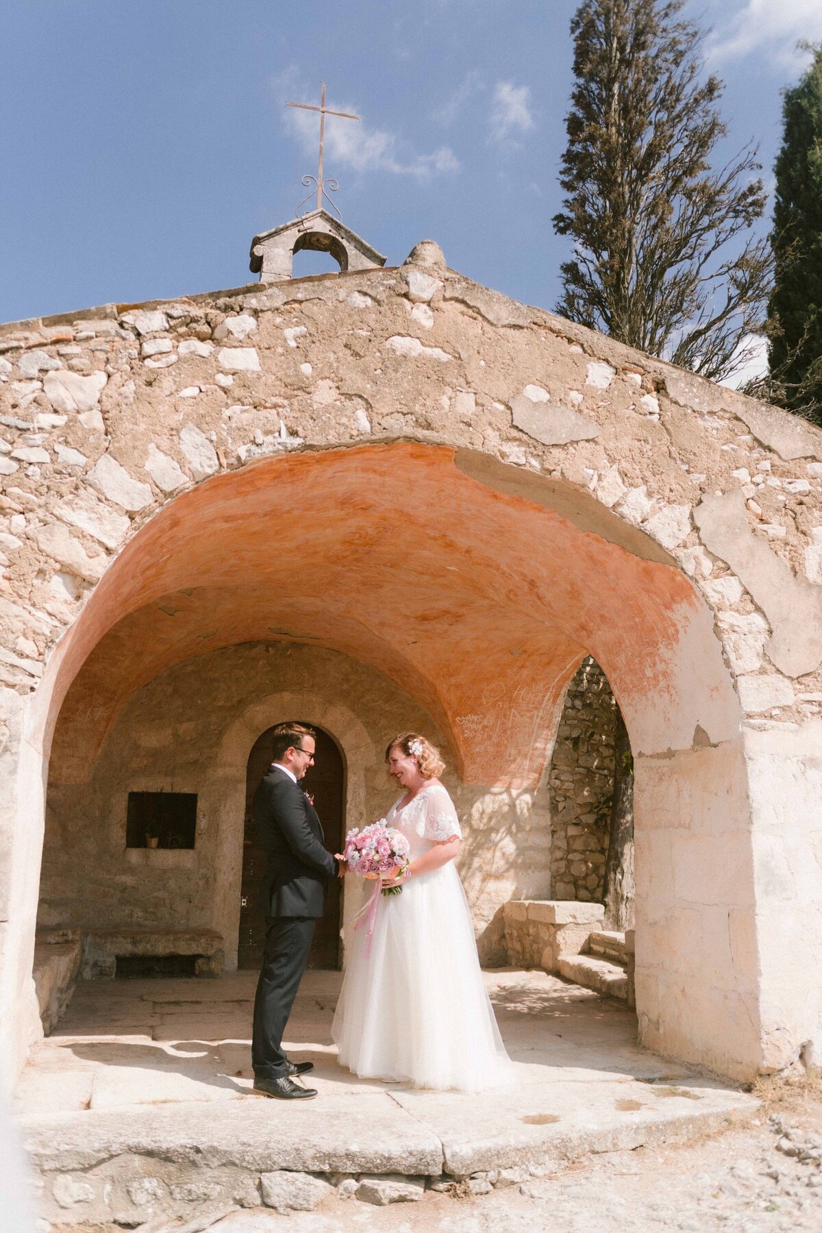 09_Provence_Luxury_Floral_Designer_Grace_And_Flowers-15_Discover a refined and elegant wedding in France created by Provence Luxury Floral and Event Designer Grace and Flowers