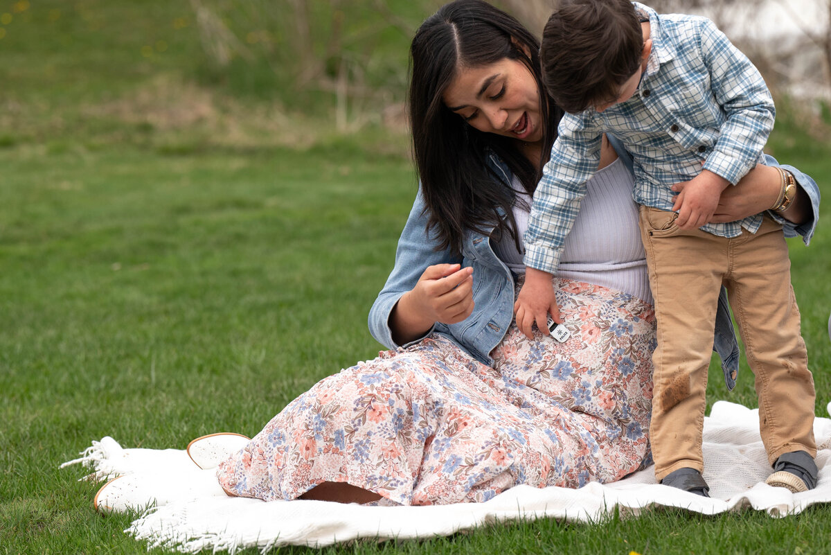 Quarton-Lake-Maternity-2-kids-Royal-Oak-April 20, 2024-DSC_6101