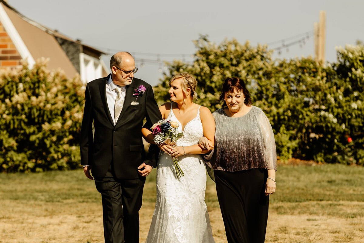 countryside-eastern-iowa-wedding-20