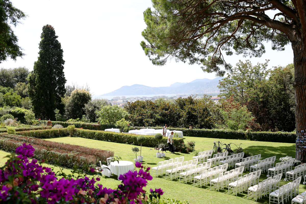 luxury-destination-wedding-chateau-garibondy-cannes-french-riviera-leslie-choucard-photography-02