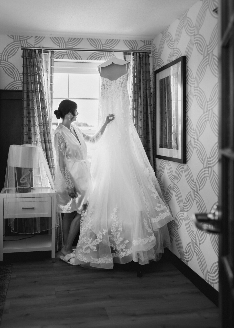 AustinJaclynOceanviewofNahantBostonWeddingNewEnglandBostonWeddingPhotographerTruetoColorEditorial22025-20 Large