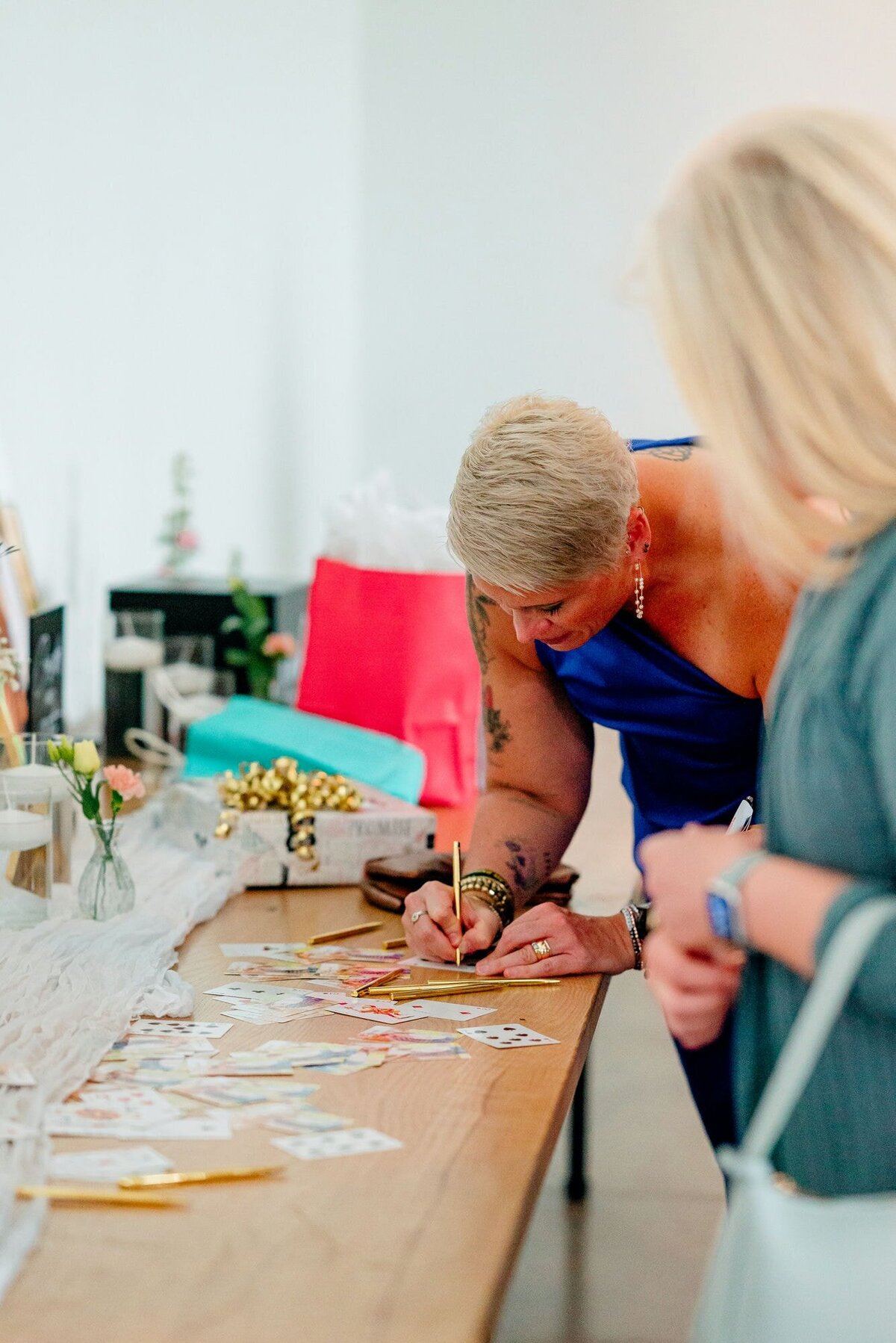 guest-signing-cards