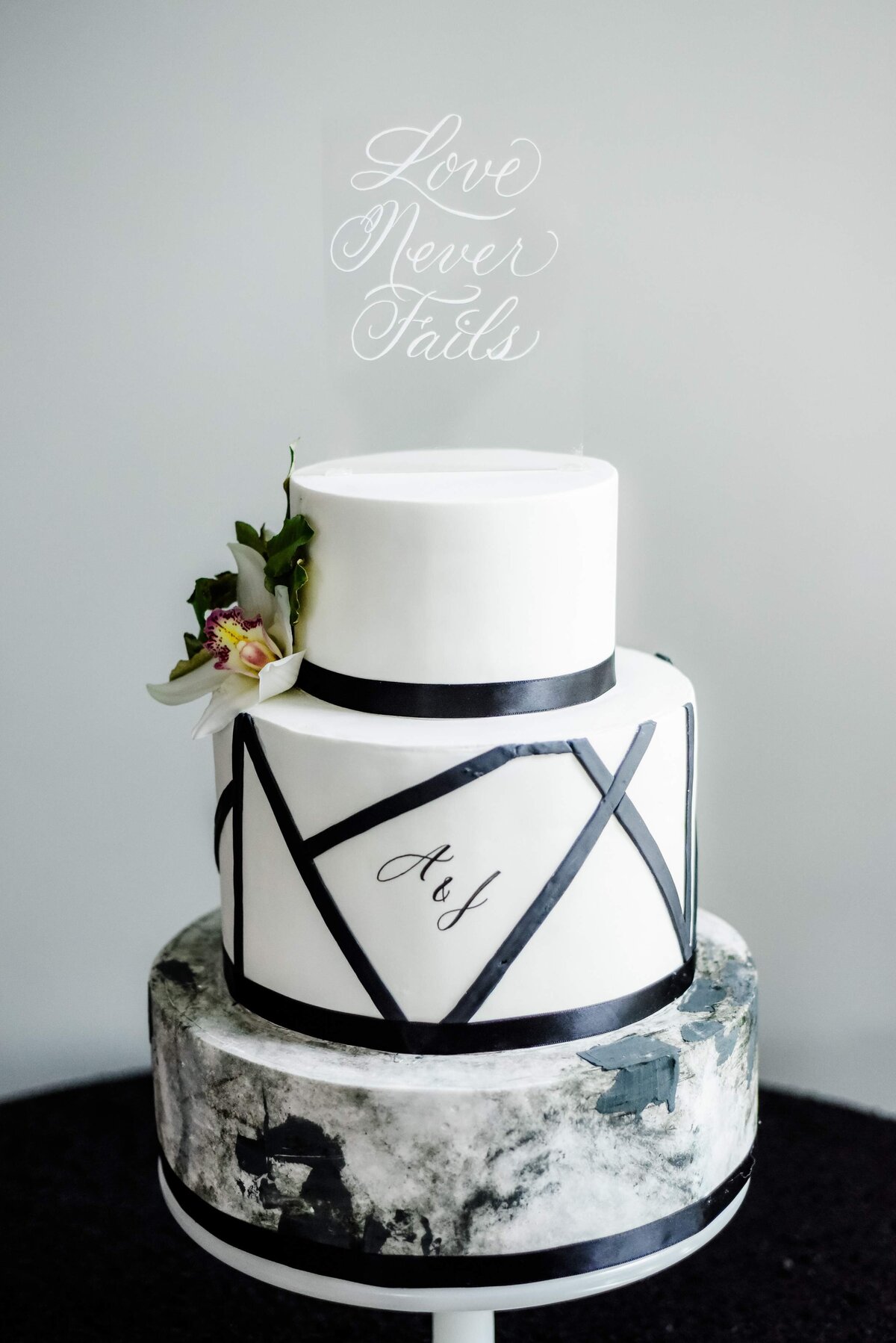 wedding cake-black-and-white